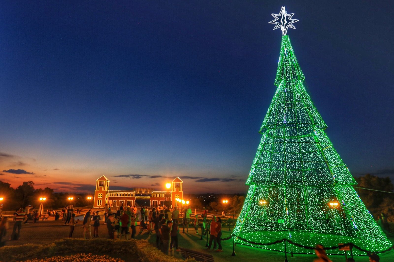 Festas de Natal já iluminam muitas cidades do Paraná – Gazeta de Toledo