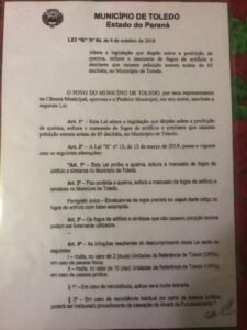 A Lei finalizada e aprovada, com alterações, enquanto a vereadora se encontrava de atestado médico, ficou assim